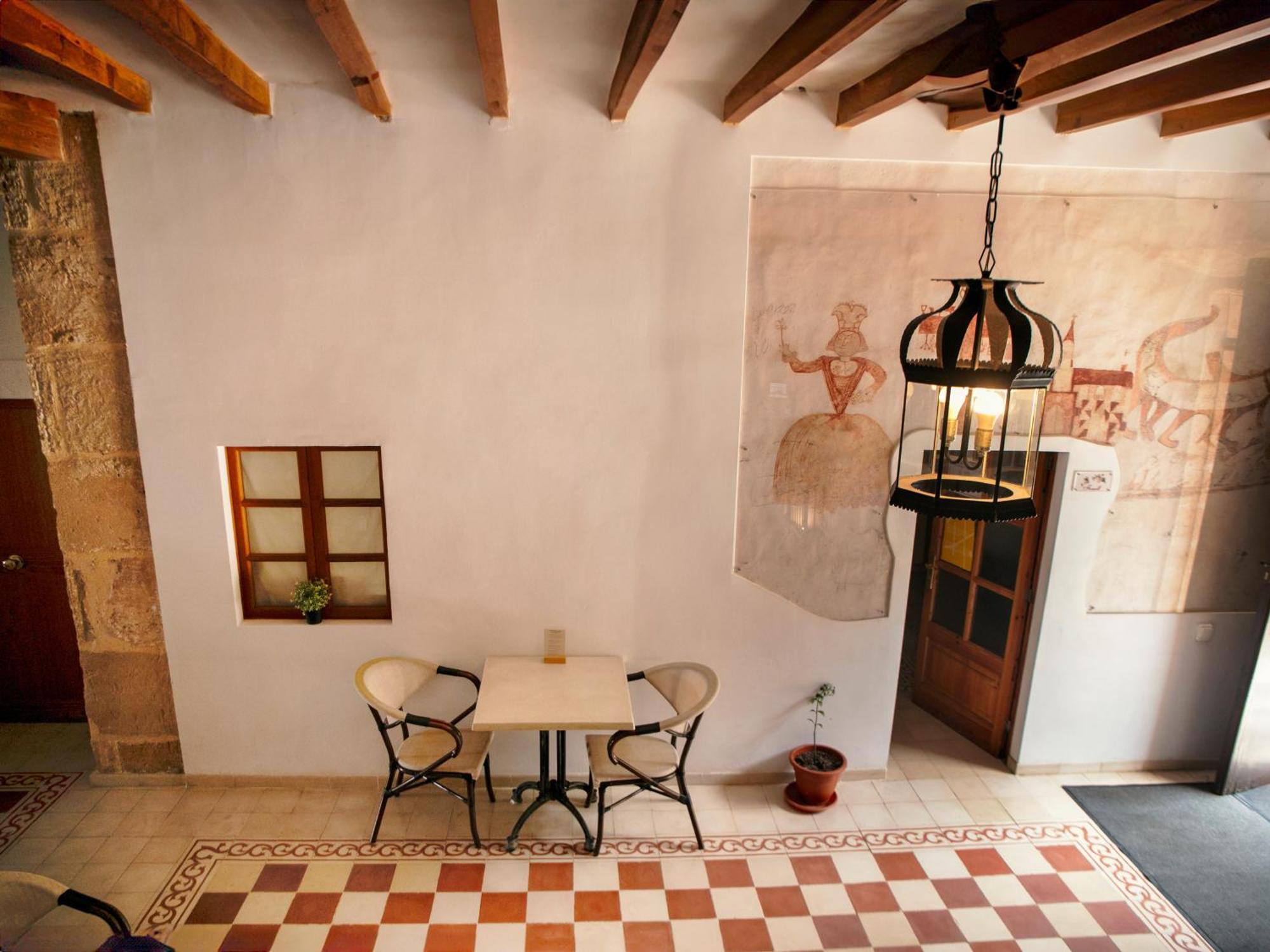 Hotel Petit Hostatgeria La Victoria